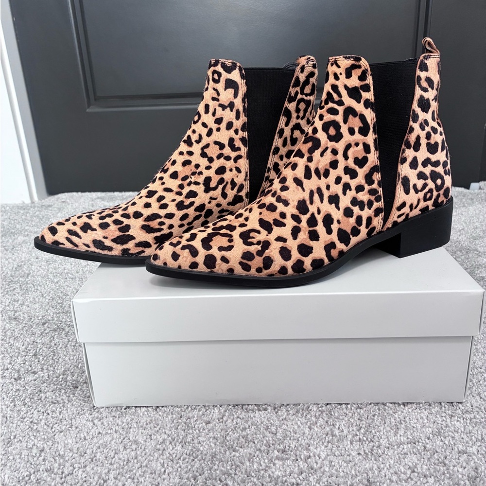Steve Madden Tan and Black Leopard Ankle Boots, never worn, size 8.5